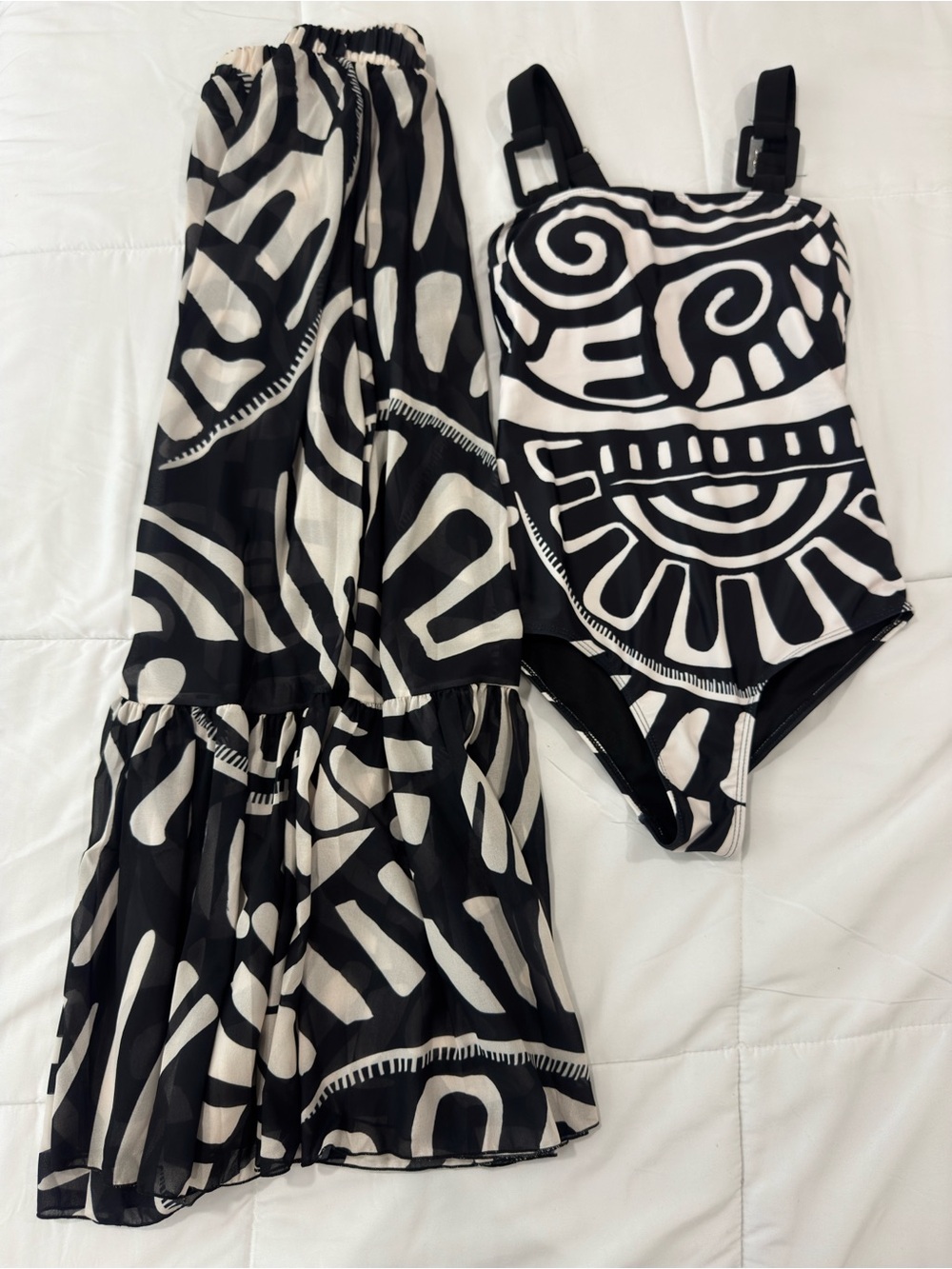 Black & White Graphic One-Piece Swimsuit & skirt
